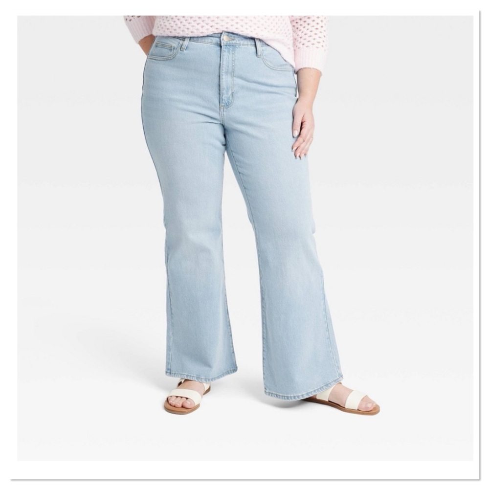 Women’s High Rise Flare Jeans Universal Thread Light Wash